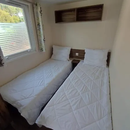 Mobile-home 4 Personnes 5* Kamp alanı